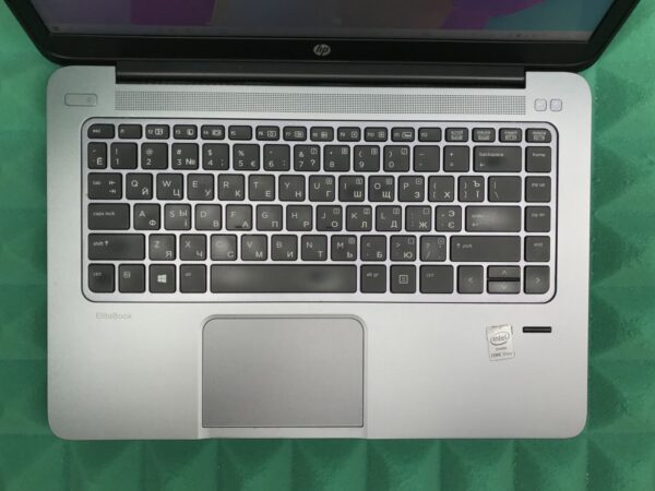Ультрабук HP EliteBook Folio 1040 G1 / 14" (1600x900) TN / Intel Core i7-4600U (2 (4) ядра по 2.1 - 3.3 GHz) / 4 GB DDR3 / 256 GB SSD / Intel HD Graphics 4400 / WebCam / DisplayPort - Зображення 4