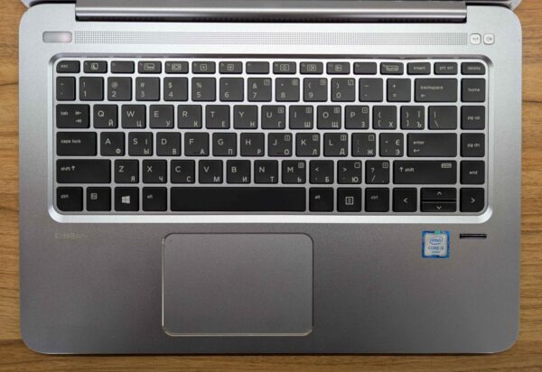 Ультрабук HP EliteBook Folio 1040 G3 / 14" (1920x1080) IPS / Intel Core i5-6200U (2 (4) ядра по 2.3 - 2.8 GHz) / 8 GB DDR4 / 256 GB SSD / Intel HD Graphics 520 / WebCam / Fingerprint / Windows 10 - Зображення 3