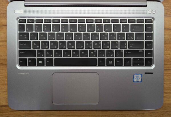 Ультрабук HP EliteBook Folio 1040 G3 / 14" (1920x1080) IPS / Intel Core i5-6300U (2 (4) ядра по 2.4 - 3.0 GHz) / 8 GB DDR4 / 256 GB SSD / Intel HD Graphics 520 / WebCam / Fingerprint / Windows 10 - Зображення 3