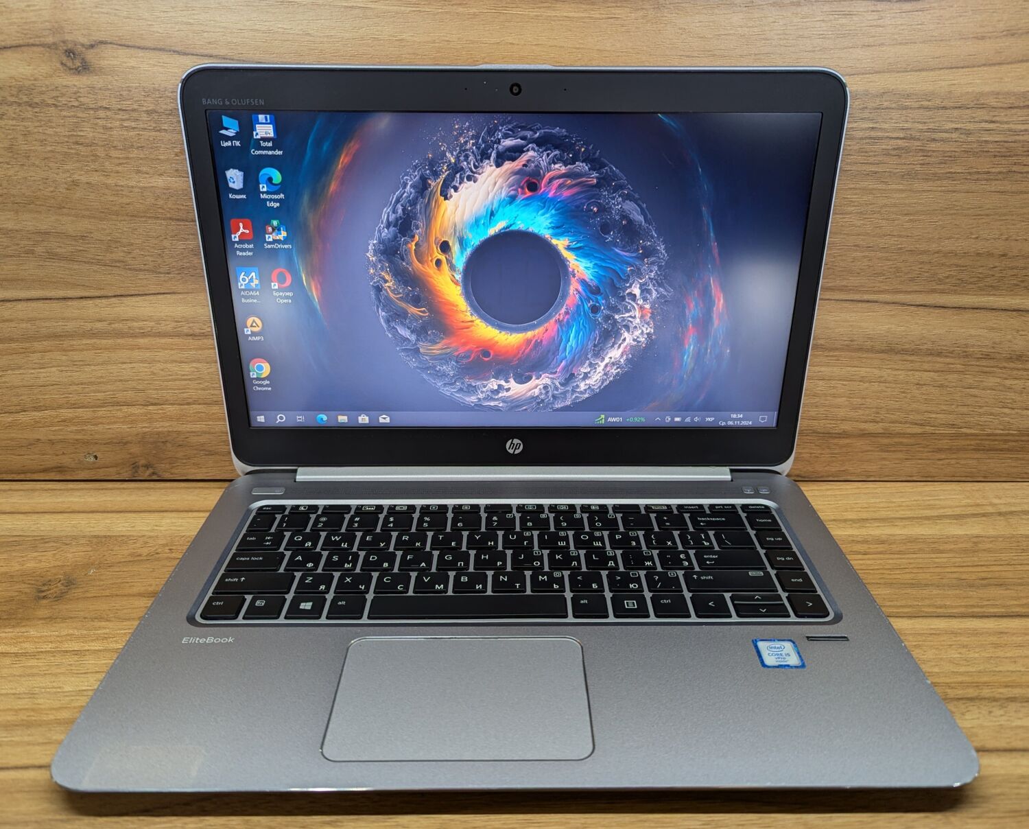 Ультрабук HP EliteBook Folio 1040 G3 / 14" (1920x1080) IPS / Intel Core i5-6300U (2 (4) ядра по 2.4 - 3.0 GHz) / 8 GB DDR4 / 256 GB SSD / Intel HD Graphics 520 / WebCam / TouchID / Windows 10 - Зображення 2