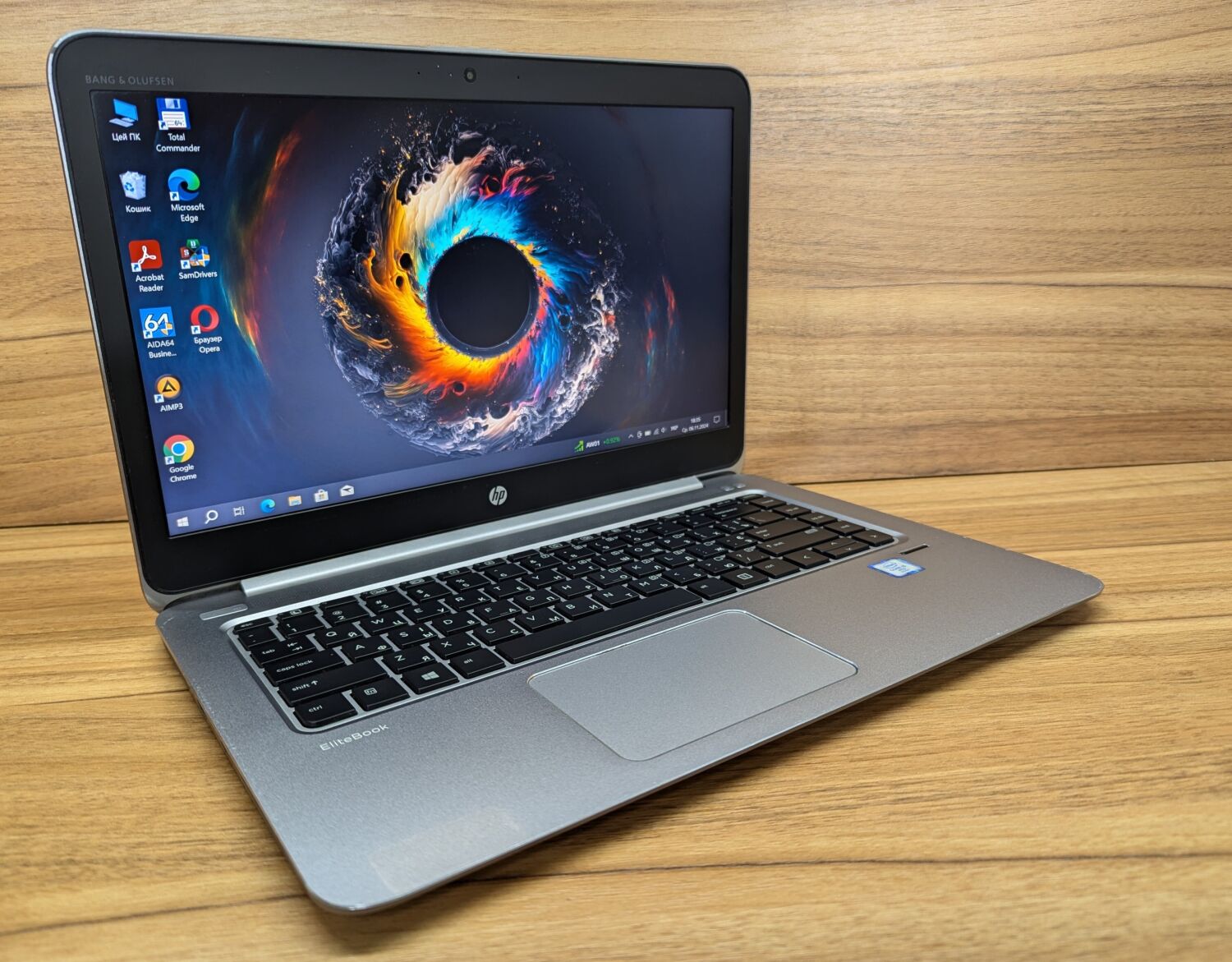 Ультрабук HP EliteBook Folio 1040 G3 / 14" (1920x1080) IPS / Intel Core i5-6300U (2 (4) ядра по 2.4 - 3.0 GHz) / 8 GB DDR4 / 256 GB SSD / Intel HD Graphics 520 / WebCam / TouchID / Windows 10 - Зображення 4