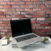 Ультрабук HP ProBook 430 G7 / 13.3" (1366x768) TN / Intel Core i5-10210U (4 (8) ядра по 1.6 - 4.2 GHz) / 16 GB DDR4 / 256 GB SSD / Intel UHD Graphics / WebCam / Win 10 Pro - Зображення 2
