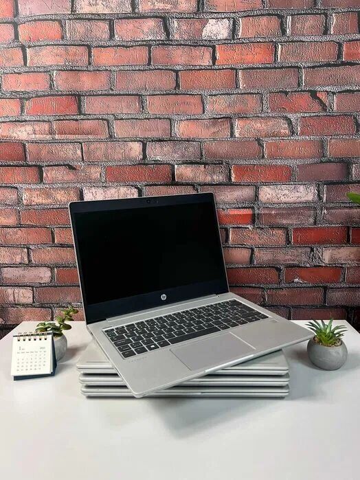 Ультрабук HP ProBook 430 G7 / 13.3" (1366x768) TN / Intel Core i5-10210U (4 (8) ядра по 1.6 - 4.2 GHz) / 16 GB DDR4 / 256 GB SSD / Intel UHD Graphics / WebCam / Win 10 Pro - Зображення 2
