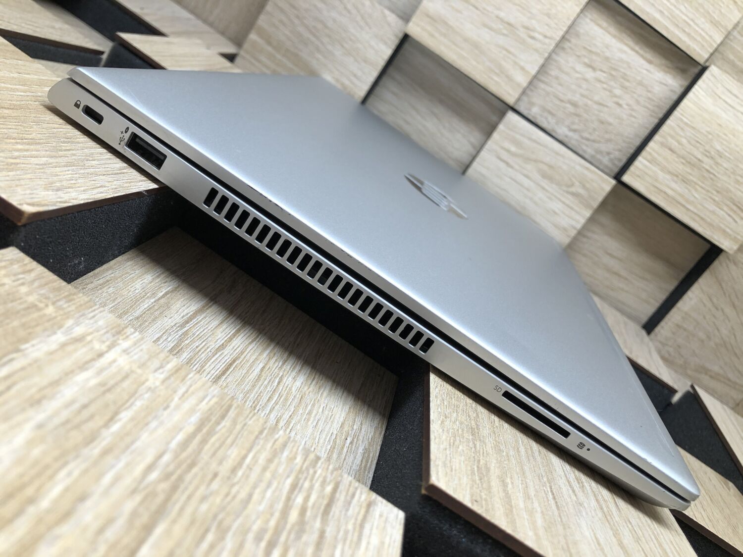 Ультрабук Б-клас HP ProBook 440 G7 / 14" (1920x1080) IPS / Intel Core i5-10210U (4 (8) ядра по 1.6 - 4.2 GHz) / 8 GB DDR4 / 250 GB SSD / Intel UHD Graphics / WebCam - Зображення 5