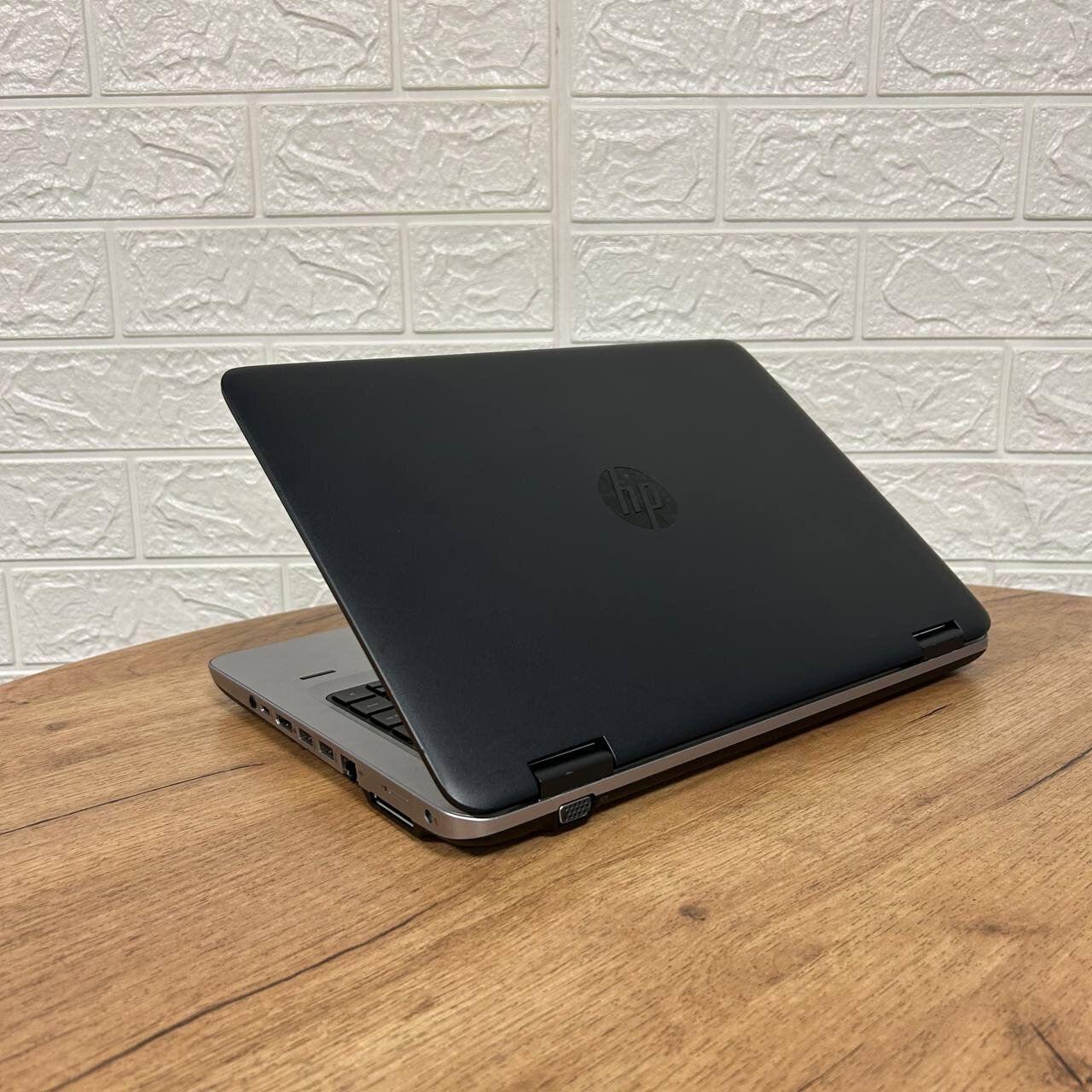 Ультрабук HP ProBook 645 G2 / 14" (1366x768) TN / AMD Pro A6-8500B (2 ядра по 1.6 - 3.0 GHz) / 4 GB DDR3 / 128 GB SSD / AMD Radeon R5 Graphics / WebCam - Зображення 5