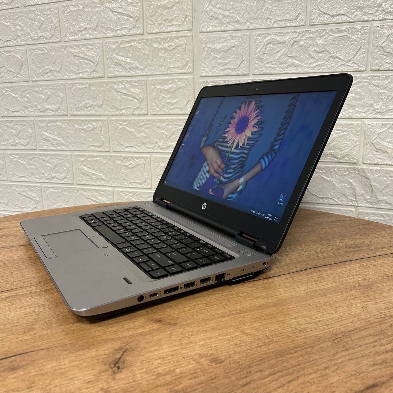 Ультрабук HP ProBook 645 G2 / 14" (1366x768) TN / AMD Pro A6-8500B (2 ядра по 1.6 - 3.0 GHz) / 4 GB DDR3 / 128 GB SSD / AMD Radeon R5 Graphics / WebCam - Зображення 4