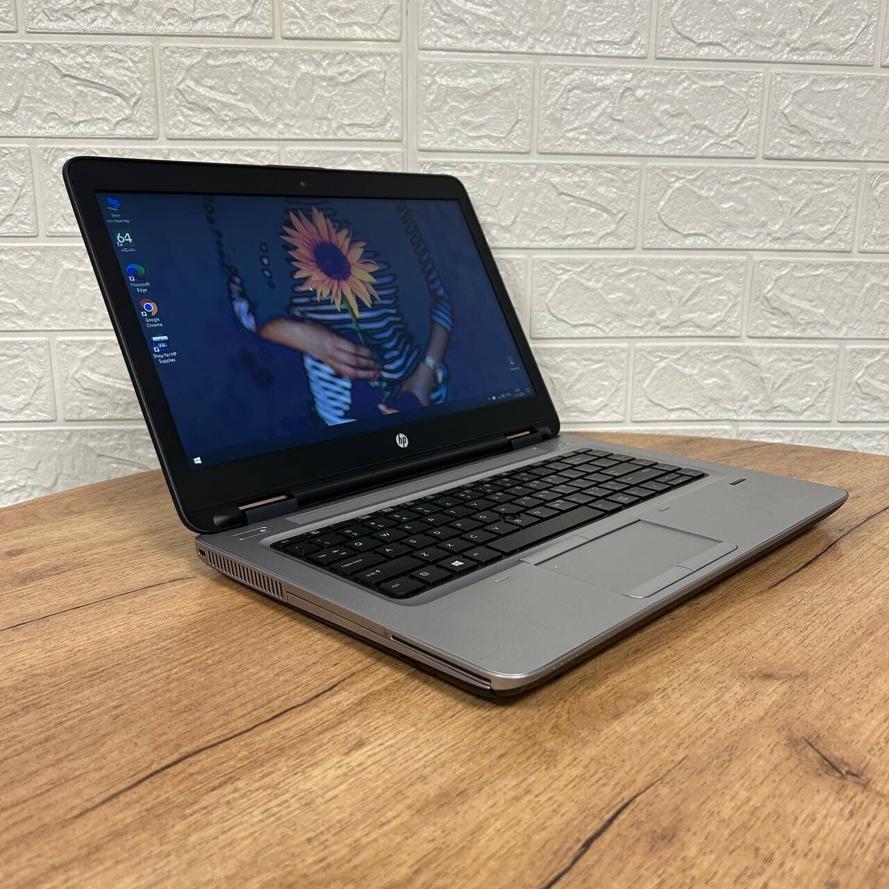 Ультрабук HP ProBook 645 G2 / 14" (1366x768) TN / AMD Pro A6-8500B (2 ядра по 1.6 - 3.0 GHz) / 4 GB DDR3 / 128 GB SSD / AMD Radeon R5 Graphics / WebCam - Зображення 3