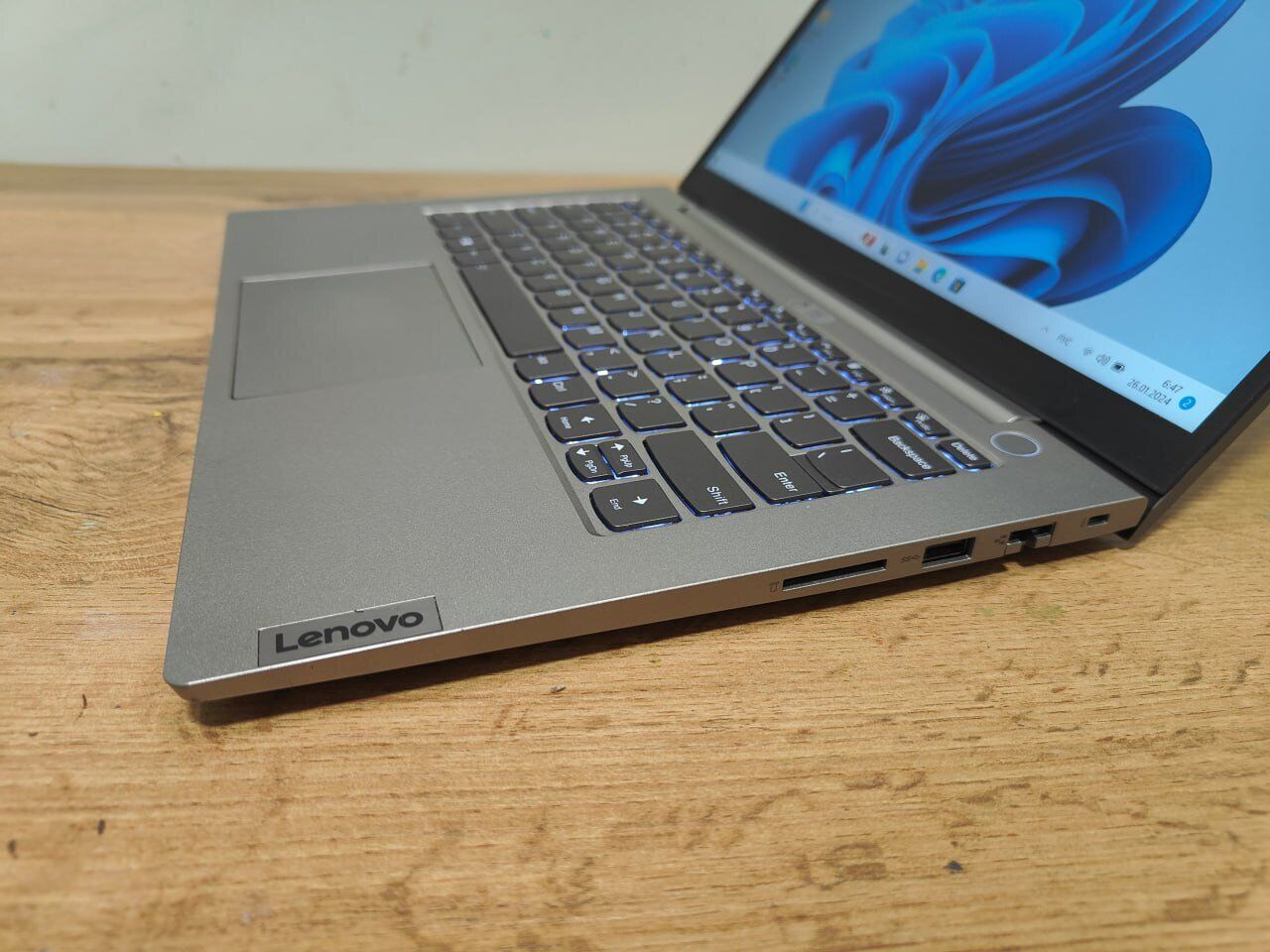 Ультрабук Б-клас Lenovo ThinkBook 14 G2 / 14" (1920x1080) IPS / Intel Core i5-1135G7 (4 (8) ядра по 2.4 - 4.2 GHz) / 8 GB DDR4 / 256 GB SSD / Intel Iris Xe Graphics / WebCam / Windows 11 Pro - Зображення 7