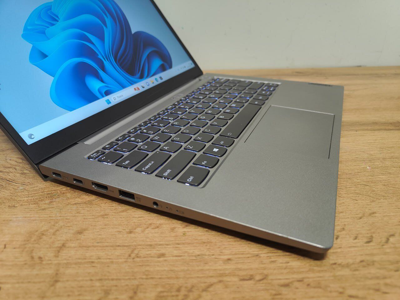 Ультрабук Б-клас Lenovo ThinkBook 14 G2 / 14" (1920x1080) IPS / Intel Core i5-1135G7 (4 (8) ядра по 2.4 - 4.2 GHz) / 8 GB DDR4 / 256 GB SSD / Intel Iris Xe Graphics / WebCam / Windows 11 Pro - Зображення 6