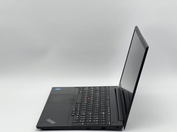 Ультрабук Lenovo ThinkPad E15 Gen 2 / 15.6" (1920x1080) TN / Intel Core i3-1115G4 (2 (4) ядра по 3.0 - 4.1 GHz) / 16 GB DDR4 / 240 GB SSD / Intel UHD Graphics / WebCam - Зображення 4