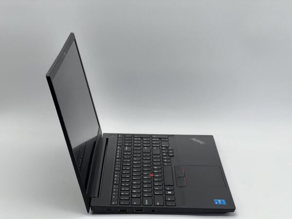 Ультрабук Lenovo ThinkPad E15 Gen 2 / 15.6" (1920x1080) TN / Intel Core i3-1115G4 (2 (4) ядра по 3.0 - 4.1 GHz) / 16 GB DDR4 / 240 GB SSD / Intel UHD Graphics / WebCam - Зображення 3