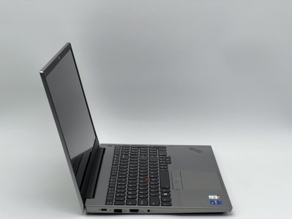 Ультрабук Б-клас Lenovo ThinkPad E15 Gen 4 / 15.6" (1920x1080) IPS / Intel Core i7-1255U (10 (12) ядер по 3.5 - 4.7 GHz) / 16 GB DDR4 / 480 GB SSD / Intel Iris Xe Graphics / WebCam - Зображення 3