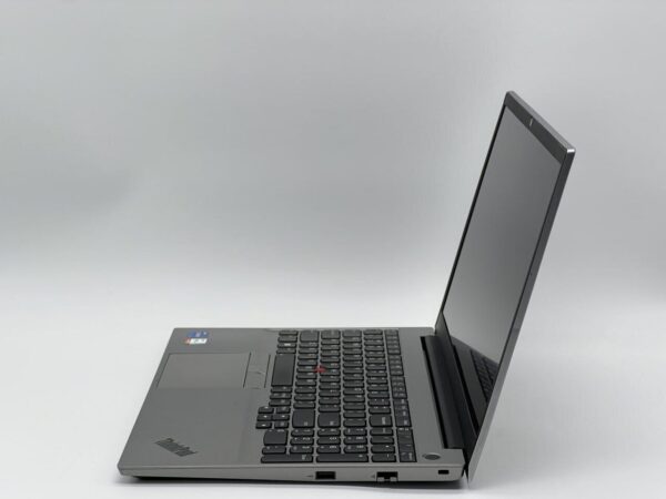 Ультрабук Б-клас Lenovo ThinkPad E15 Gen 4 / 15.6" (1920x1080) IPS / Intel Core i7-1255U (10 (12) ядер по 3.5 - 4.7 GHz) / 16 GB DDR4 / 480 GB SSD / Intel Iris Xe Graphics / WebCam - Зображення 4