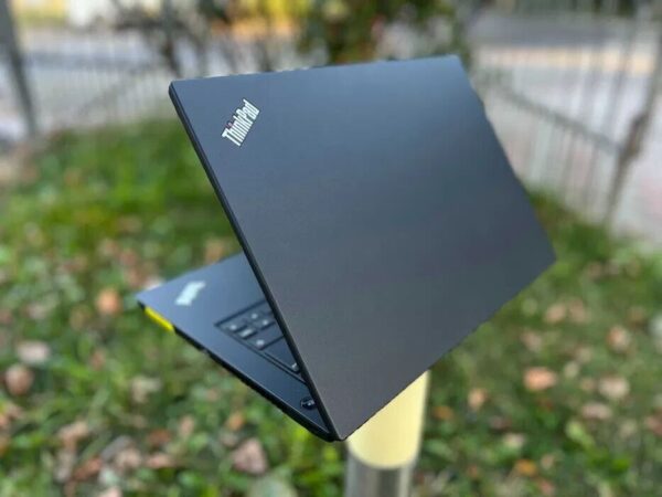 Ультрабук Lenovo ThinkPad L490 / 14" (1920x1080) IPS / Intel Core i3-8145U (2 (4) ядра по 2.1 - 3.9 GHz) / 8 GB DDR4 / 512 GB SSD M.2 / Intel UHD Graphics / WebCam / Windows 10 - Зображення 7