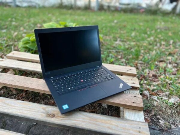 Ультрабук Lenovo ThinkPad L490 / 14" (1920x1080) IPS / Intel Core i3-8145U (2 (4) ядра по 2.1 - 3.9 GHz) / 8 GB DDR4 / 512 GB SSD M.2 / Intel UHD Graphics / WebCam / Windows 10 - Зображення 2