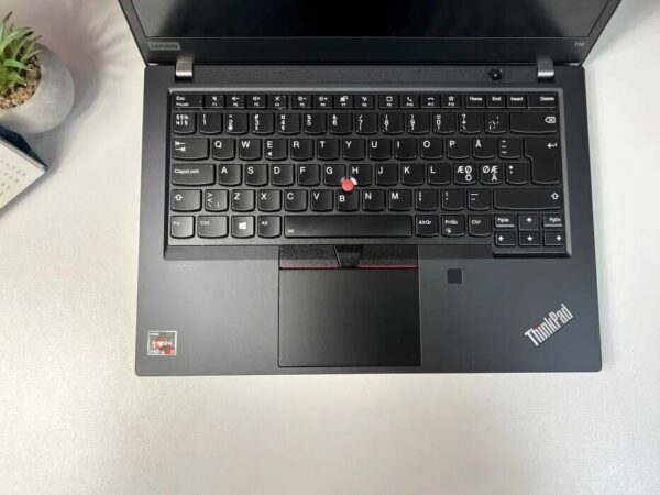 Ультрабук Lenovo ThinkPad T14 Gen 1 / 14" (1920x1080) IPS / AMD Ryzen 5 PRO 4650U (6 (12) ядер по 2.1 - 4.0 GHz) / 16 GB DDR4 / 256 GB SSD M.2 / AMD Radeon RX Vega 6 Graphics / WebCam - Зображення 3