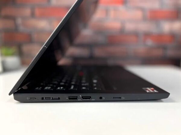 Ультрабук Lenovo ThinkPad T14 Gen 1 / 14" (1920x1080) IPS / AMD Ryzen 5 PRO 4650U (6 (12) ядер по 2.1 - 4.0 GHz) / 16 GB DDR4 / 256 GB SSD M.2 / AMD Radeon RX Vega 6 Graphics / WebCam - Зображення 4