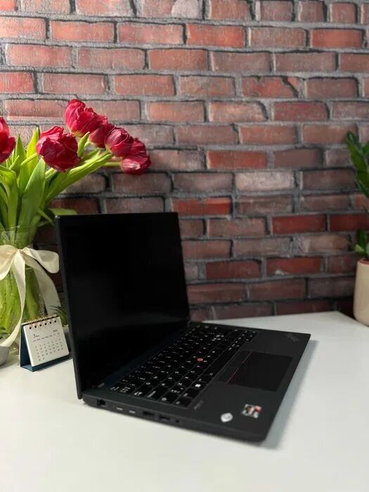 Ультрабук Lenovo ThinkPad T14 Gen 3 / 14" (1920x1080) IPS / AMD Ryzen 5 Pro 6650U (6 (12) ядер по 2.9 - 4.5 GHz) / 16 GB DDR4 / 256 GB SSD M.2 / AMD Radeon 660M Graphics / WebCam - Зображення 2