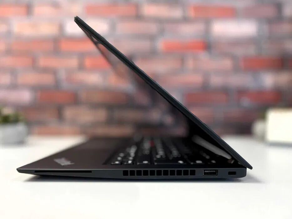 Ультрабук Lenovo ThinkPad T14s Gen 1 / 14" (1920x1080) IPS / Intel Core i5-10210U (4 (8) ядра по 1.6 - 4.2 GHz) / 16 GB DDR4 / 512 GB SSD M.2 / Intel UHD Graphics / WebCam - Зображення 5
