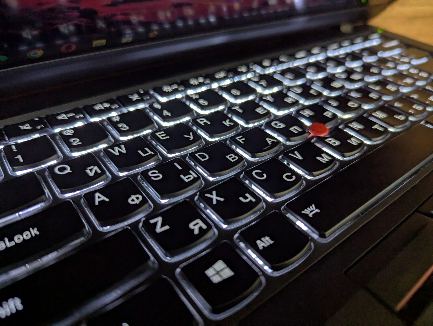 Ультрабук Lenovo ThinkPad T450s / 14" (1920x1080) IPS / Intel Core i7-5600U (2 (4) ядра по 2.6 - 3.2 GHz) / 8 GB DDR3 / 240 GB SSD / Intel HD Graphics 5500 / WebCam / Fingerprint / Windows 10 - Зображення 6