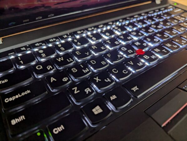 Ультрабук Lenovo ThinkPad T460 / 14" (1920x1080) IPS / Intel Core i5-6300U (2 (4) ядра по 2.4 - 3.0 GHz) / 8 GB DDR4 / 240 GB SSD / Intel HD Graphics 520 / WebCam / TouchID / Windows 10 - Зображення 6