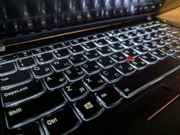 Ультрабук Lenovo ThinkPad T470 / 14" (1920x1080) IPS / Intel Core i5-6300U (2 (4) ядра по 2.4 - 3.0 GHz) / 8 GB DDR4 / 256 GB SSD / Intel HD Graphics 520 / WebCam / TouchID / Windows 10 - Зображення 12