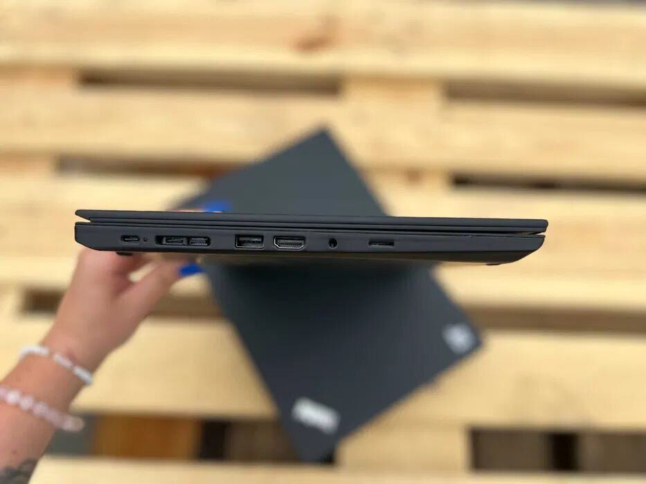 Ультрабук Lenovo ThinkPad T490 / 14" (1920x1080) IPS / Intel Core i5-8365U (4 (8) ядра по 1.6 - 4.1 GHz) / 8 GB DDR4 / 256 GB SSD / Intel UHD Graphics 630 / WebCam / Win 10 Pro - Зображення 5