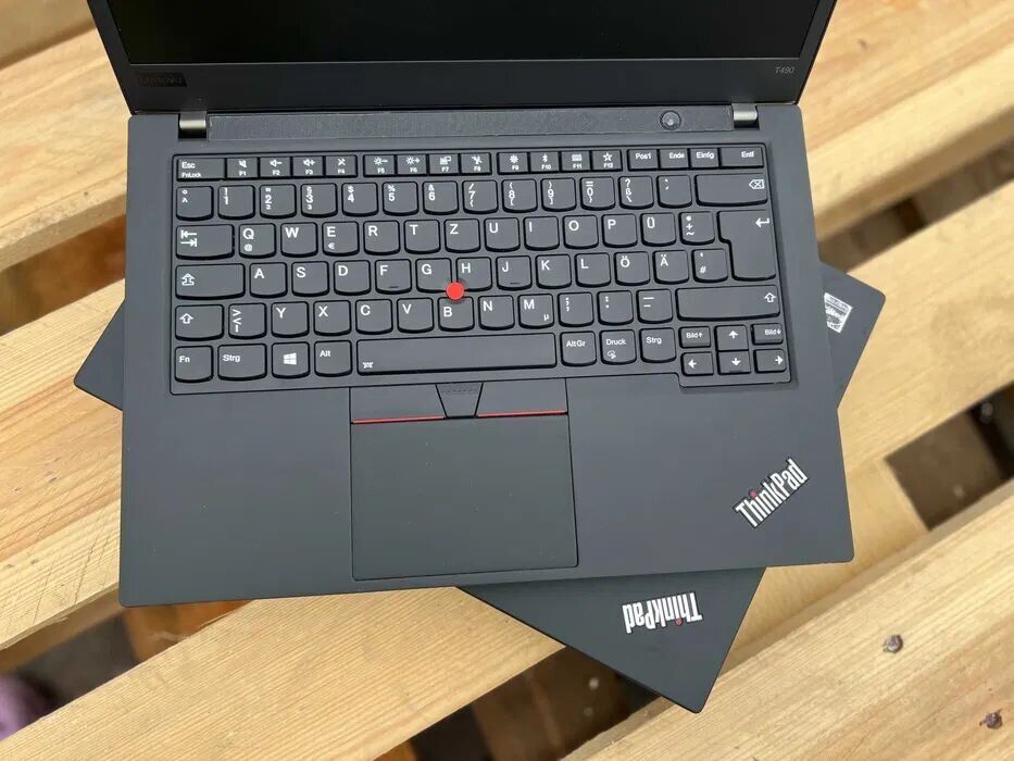 Ультрабук Lenovo ThinkPad T490 / 14" (1920x1080) IPS / Intel Core i5-8365U (4 (8) ядра по 1.6 - 4.1 GHz) / 8 GB DDR4 / 256 GB SSD / Intel UHD Graphics 630 / WebCam / Win 10 Pro - Зображення 3