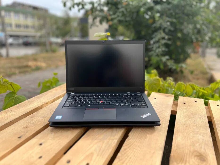 Ультрабук Lenovo ThinkPad T490s / 14" (1920x1080) IPS / Intel Core i5-8265U (4 (8) ядра по 1.6 - 3.9 GHz) / 16 GB DDR4 / 256 GB SSD / Intel UHD Graphics / WebCam - Зображення 2