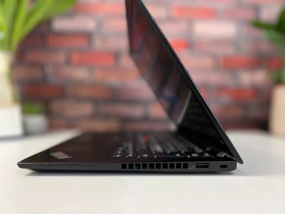 Ультрабук Lenovo ThinkPad X13 Gen 1 / 13.3" (1920x1080) IPS / Intel Core i5-10210U (4 (8) ядра по 1.6 - 4.2 GHz) / 8 GB DDR4 / 256 GB SSD M.2 / Intel UHD Graphics / WebCam - Зображення 5