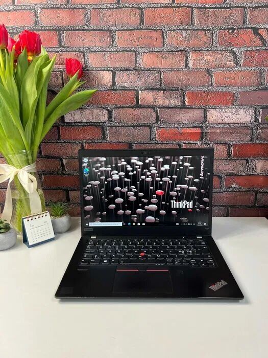 Ультрабук Lenovo ThinkPad X13 Gen 1 / 13.3" (1920x1080) IPS / Intel Core i5-10210U (4 (8) ядра по 1.6 - 4.2 GHz) / 8 GB DDR4 / 256 GB SSD M.2 / Intel UHD Graphics / WebCam - Зображення 2
