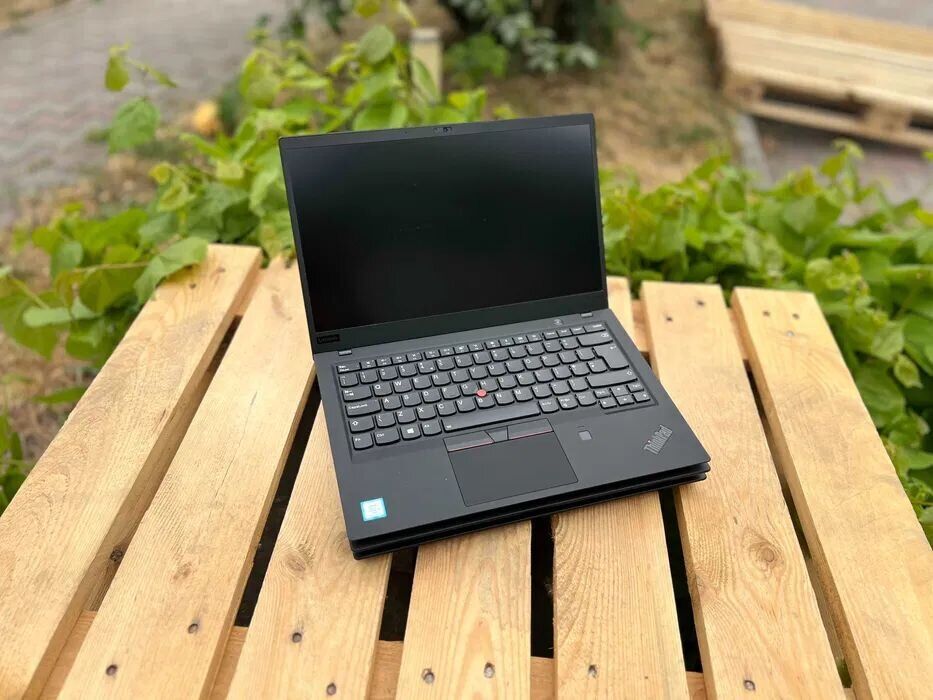 Ультрабук Lenovo ThinkPad X1 Carbon G6 / 14" (1920x1080) IPS / Intel Core i5-8350U (4 (8) ядра по 1.7 - 3.6 GHz) / 8 GB DDR3 / 256 GB SSD M.2 / Intel UHD Graphics 620 / WebCam - Зображення 5
