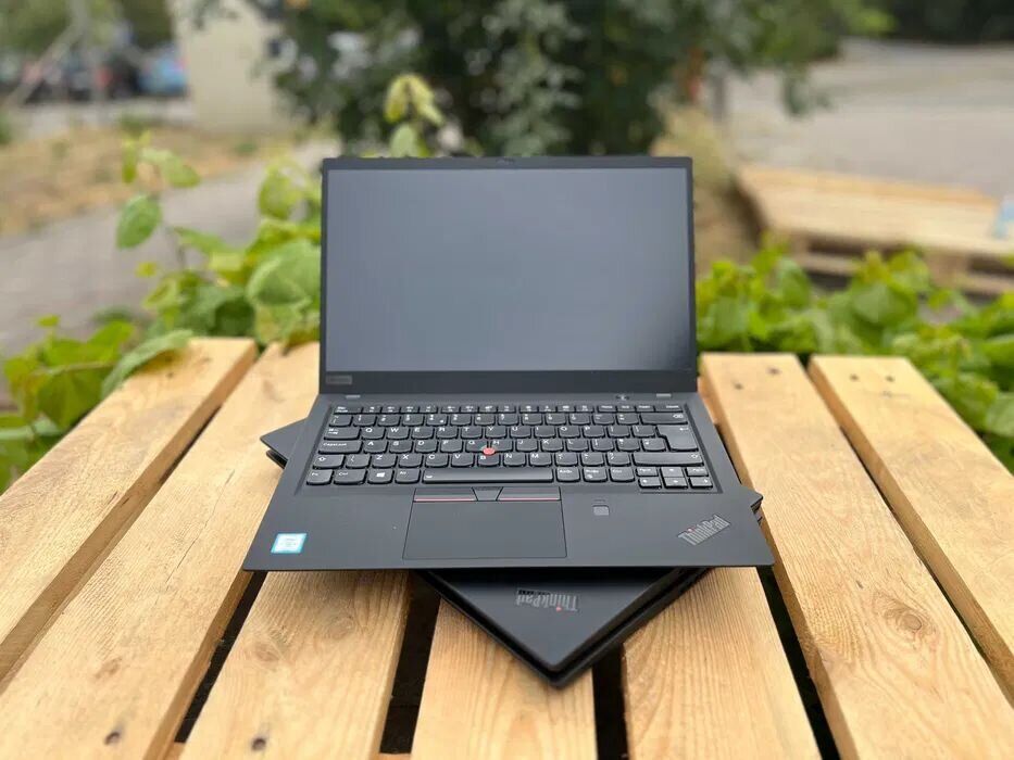 Ультрабук Lenovo ThinkPad X1 Carbon G6 / 14" (1920x1080) IPS / Intel Core i5-8350U (4 (8) ядра по 1.7 - 3.6 GHz) / 8 GB DDR3 / 256 GB SSD M.2 / Intel UHD Graphics 620 / WebCam - Зображення 6