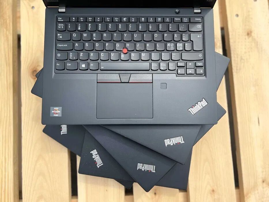Ультрабук Lenovo ThinkPad X395 / 13.3" (1920x1080) IPS / AMD Ryzen 5 PRO 3500U (4 (8) ядра по 2.1 - 3.7 GHz) / 16 GB DDR4 / 256 GB SSD M.2 / AMD Radeon RX Vega 8 Graphics / WebCam / Windows 10 Pro - Зображення 3