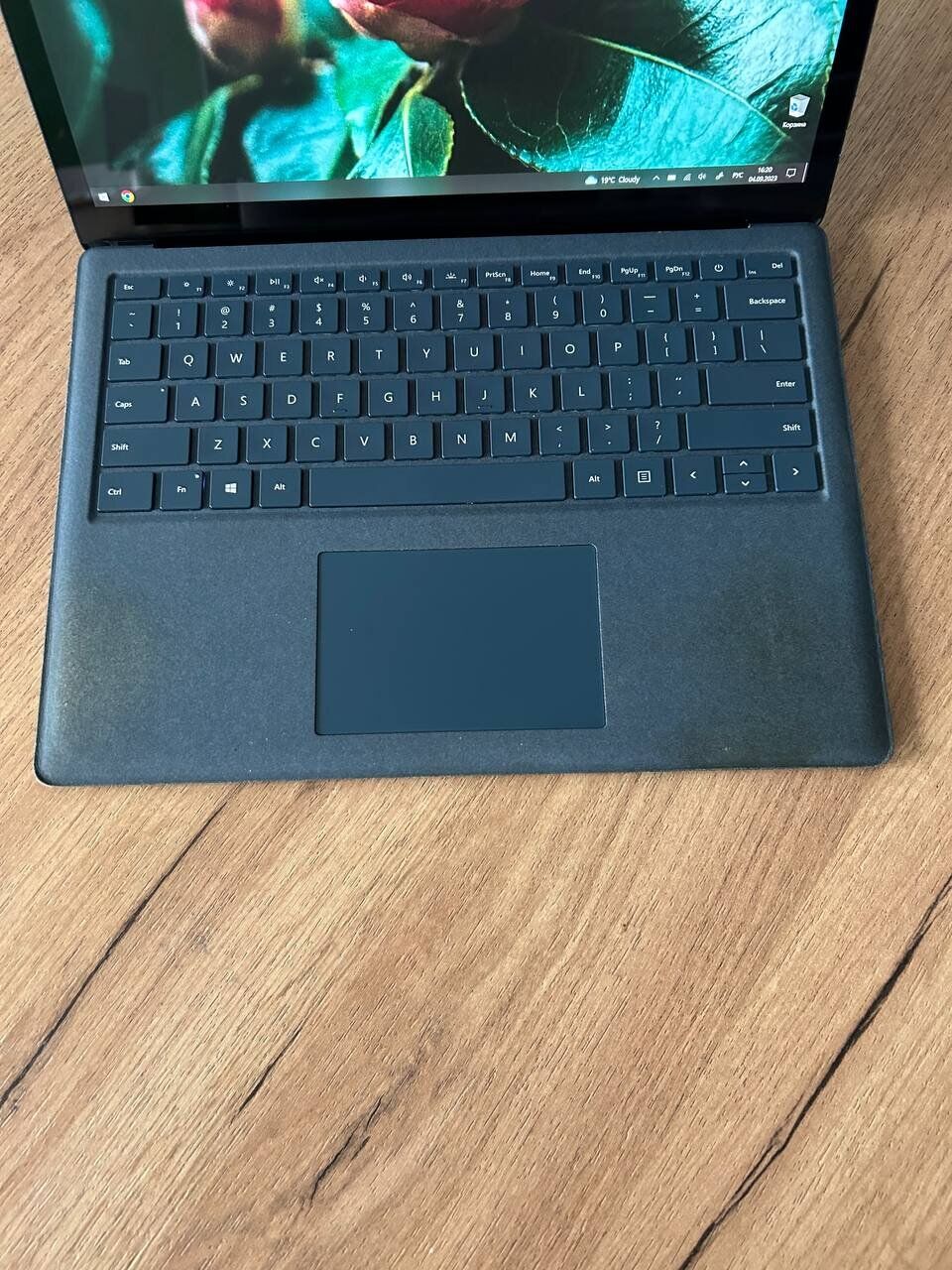 Ультрабук Б-клас Microsoft Surface Laptop 2 / 13.5" (2256x1504) IPS Touch / Intel Core i5-8250U (4 (8) ядра по 1.6 - 3.4 GHz) / 8 GB DDR3 / 256 GB SSD M.2 / Intel UHD Graphics 620 / WebCam / HDMI - Зображення 3