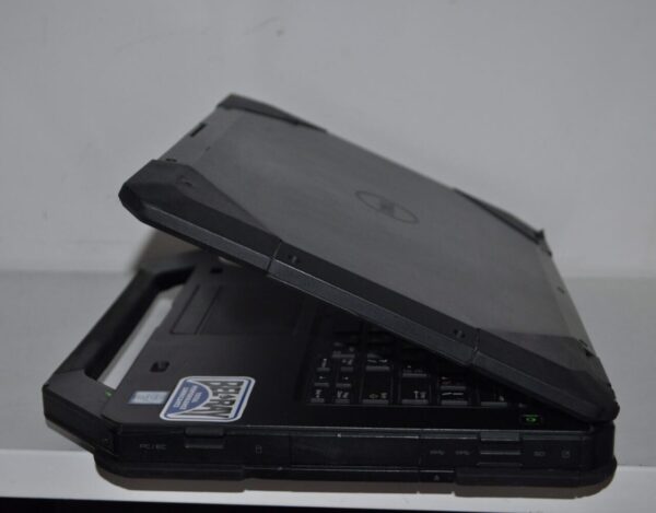 Захищений ноутбук Б-клас Dell Latitude 5414 Rugged / 14" (1366x768) TN / Intel Core i5-6300U (2 (4) ядра по 2.4 - 3.0 GHz) / 8 GB DDR4 / 256 GB SSD / Intel HD Graphics 520 / WebCam / Windows 11 Pro - Зображення 5