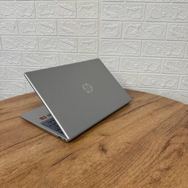 Ультрабук Б-клас HP 15-fc0093dx / 15.6" (1920x1080) TN / AMD Ryzen 5 7520U (4 (8) ядра по 2.8 - 4.3 GHz) / 16 GB DDR4 / 256 GB SSD NVMe / AMD Radeon 610M Graphics / WebCam - Зображення 6