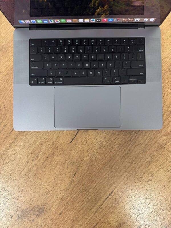 Ультрабук Apple MacBook Pro 16 2021 A2485 / 16.2" (3456x2234) IPS / Apple M1 Pro (10 ядер по 3.2 GHz) / 32 GB DDR5 / 512 GB SSD / Apple M1 Pro Graphics / WebCam / MacOS - Зображення 7