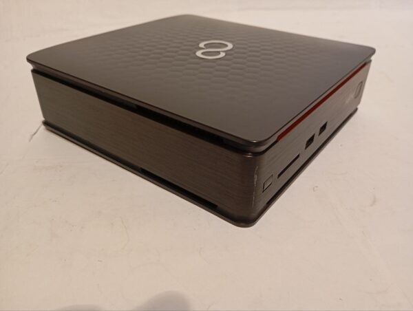 Неттоп Б-клас Fujitsu Esprimo Q520 USFF / Intel Core i3-4160T (2 (4) ядра по 3.1 GHz) / 8 GB DDR3 / 120 GB SSD / Intel HD Graphics 4400 - Зображення 3