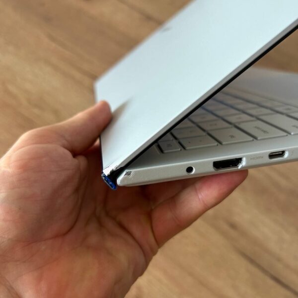 Ультрабук Б-клас Samsung Galaxy Book Ion White NP950XCJ-K02US / 15.6" (1920x1080) OLED / Intel Core i7-10510U (4 (8) ядра по 1.8 - 4.9 GHz) / 16 GB DDR4 / 256 GB SSD M.2 / Intel UHD Graphics / WebCam - Зображення 9