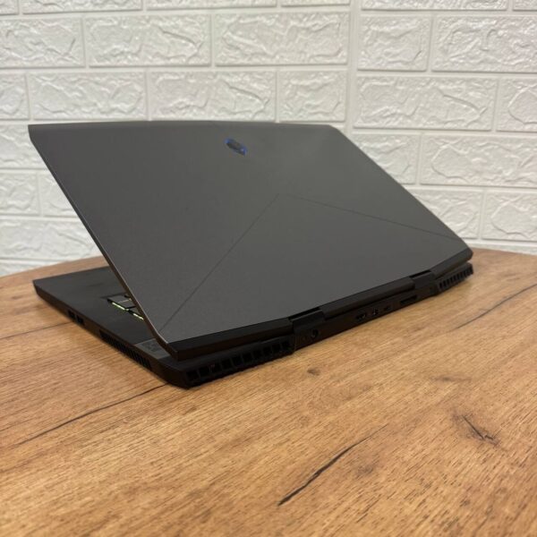 Ігровий ноутбук Б-клас Dell Alienware m17 / 17.3" (1920x1080) IPS / Intel Core i7-8750H (6 (12) ядер по 2.2 - 4.1 GHz) / 16 GB DDR4 / 128 GB SSD M.2 + 1000 GB HDD / nVidia GeForce RTX 2070 Max-Q, 8 GB GDDR6, 256-bit / WebCam - Зображення 6