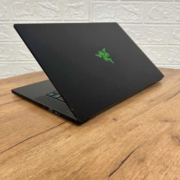 Ігровий ноутбук Б-клас Razer Blade 15 RZ09-02385 / 15.6" (1920x1080) IPS / Intel Core i7-8750H (6 (12) ядер по 2.2 - 4.1 GHz) / 16 GB DDR4 / 256 GB SSD NVMe / nVidia GeForce GTX 1060 Max-Q, 6 GB GDDR5, 192-bit - Зображення 6