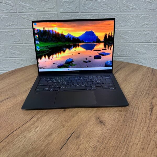 Ультрабук Б-клас Asus Zenbook Q410V / 14.5" (2880x1800) IPS Touch / Intel Core i5-13500H (12 (16) ядер по 3.5 -4.7 GHz) / 8 GB DDR4 / 512 GB SSD NVMe / Intel Iris Xe Graphics / WebCam - Зображення 2