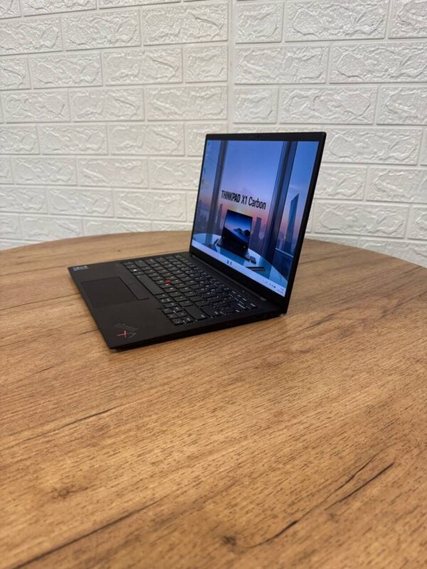 Ультрабук Lenovo ThinkPad X1 Carbon Gen 9 / 14" (3840x2400) IPS / Intel Core i7-1185G7 (4 (8) ядра по 3.0 - 4.8 GHz) / 16 GB DDR4 / 512 GB SSD / Intel Iris Xe Graphics / WebCam - Зображення 5