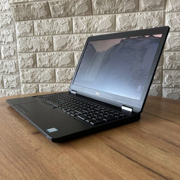 Ноутбук Б-клас Dell Latitude 5580 / 15.6" (1366x768) TN / Intel Core i7-7600U (2 (4) ядра по 2.8 - 3.9 GHz) / 8 GB DDR4 / 500 GB HDD / nVidia GeForce 930MX, 2 GB GDDR3, 64-bit - Зображення 5