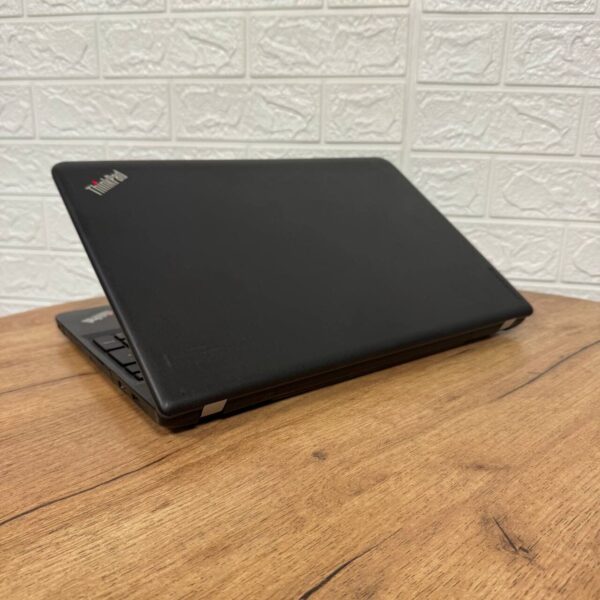 Ноутбук Б-клас Lenovo ThinkPad E560 / 15.6" (1366x768) TN / Intel Core i5-6200U (2 (4) ядра по 2.3 - 2.8 GHz) / 4 GB DDR3 / 128 GB SSD / Intel HD Graphics 520 / WebCam - Зображення 6