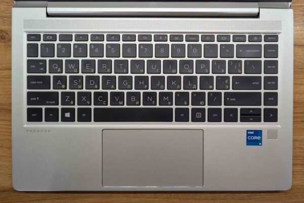 Ноутбук Б-клас HP ProBook 440 G8 / 14" (1920x1080) IPS / Intel Core i5-1135G7 (4 (8) ядра по 2.4 - 4.2 GHz) / 16 GB DDR4 / 480 GB SSD / Intel Iris Xe Graphics / WebCam / TouchID / Windows 10 - Зображення 3