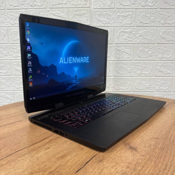 Ігровий ноутбук Б-клас Dell Alienware m17 / 17.3" (1920x1080) IPS / Intel Core i7-8750H (6 (12) ядер по 2.2 - 4.1 GHz) / 16 GB DDR4 / 128 GB SSD M.2 + 1000 GB HDD / nVidia GeForce RTX 2070 Max-Q, 8 GB GDDR6, 256-bit / WebCam - Зображення 4
