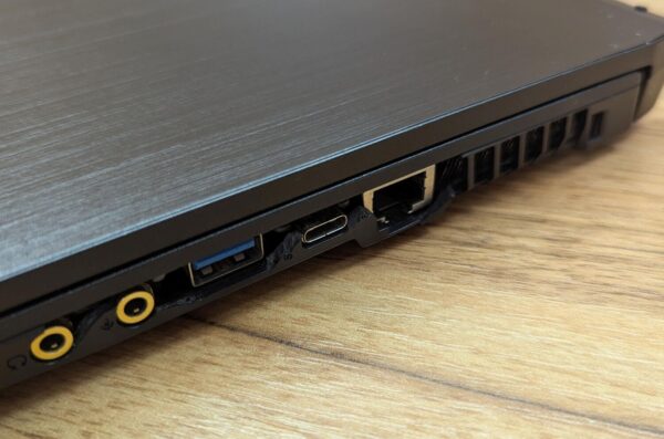 Ігровий ноутбук Б-клас MSI MS-17F2 / 17.3" (1920x1080) IPS / Intel Core i7-9750H (6 (12) ядер по 2.6 - 4.5 GHz) / 16 GB DDR4 / 480 GB SSD / nVidia GeForce GTX 1650, 4 GB GDDR6, 128-bit / WebCam / Windows 10 - Зображення 3