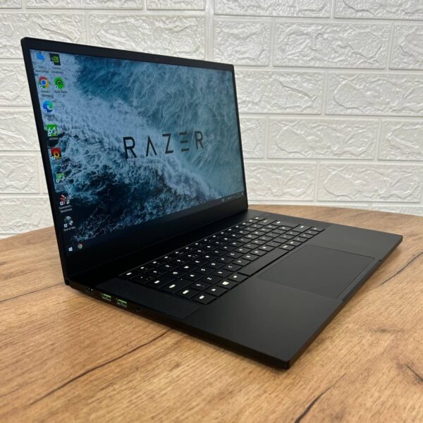 Ігровий ноутбук Б-клас Razer Blade 15 RZ09-02385 / 15.6" (1920x1080) IPS / Intel Core i7-8750H (6 (12) ядер по 2.2 - 4.1 GHz) / 16 GB DDR4 / 256 GB SSD NVMe / nVidia GeForce GTX 1060 Max-Q, 6 GB GDDR5, 192-bit - Зображення 4